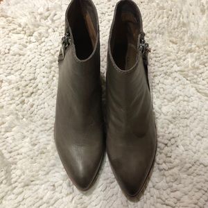 FRYE Lila leather zip bootie heeled